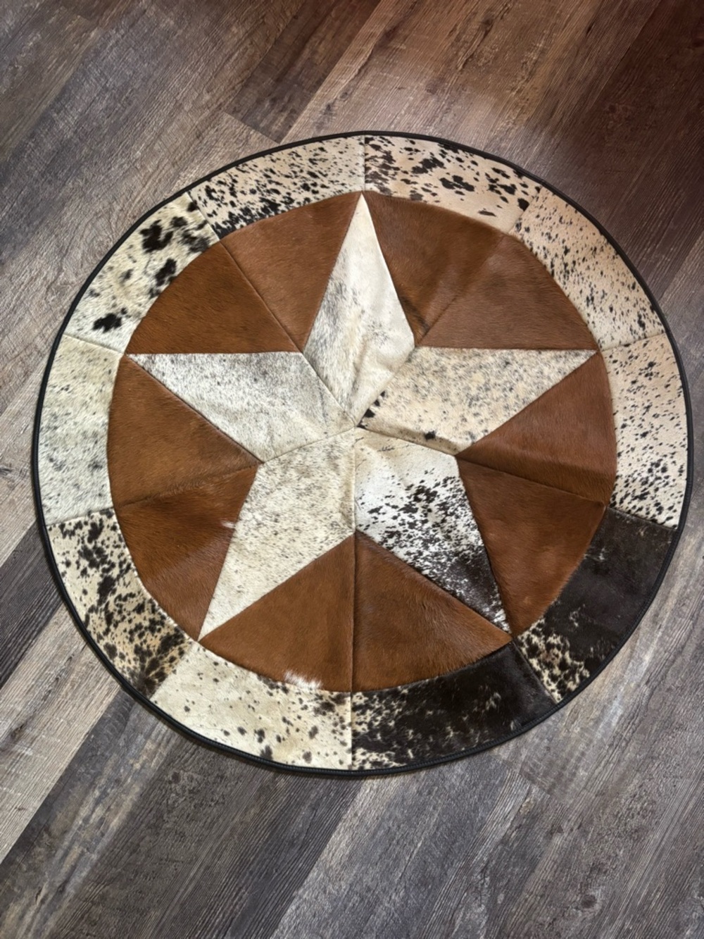 New 40” Real Cowhide Star Rug - Picture 3 of 4